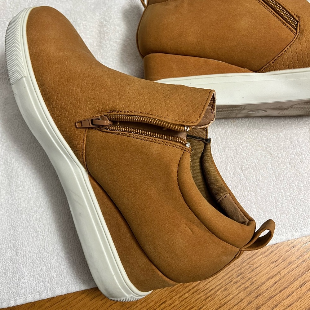 Women’s size 11 Tinstree booties